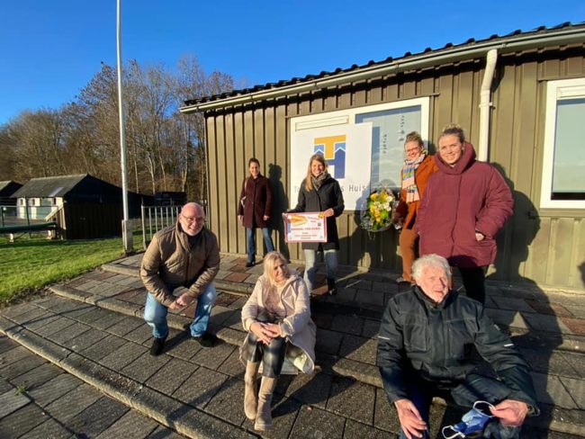 Uitreiking cheque Toon Hermans Huis