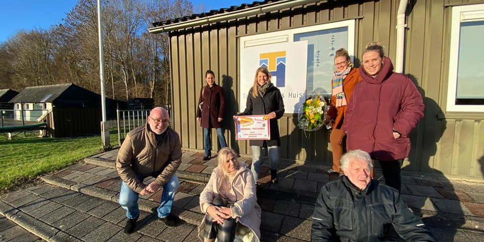 Uitreiking cheque Toon Hermans Huis